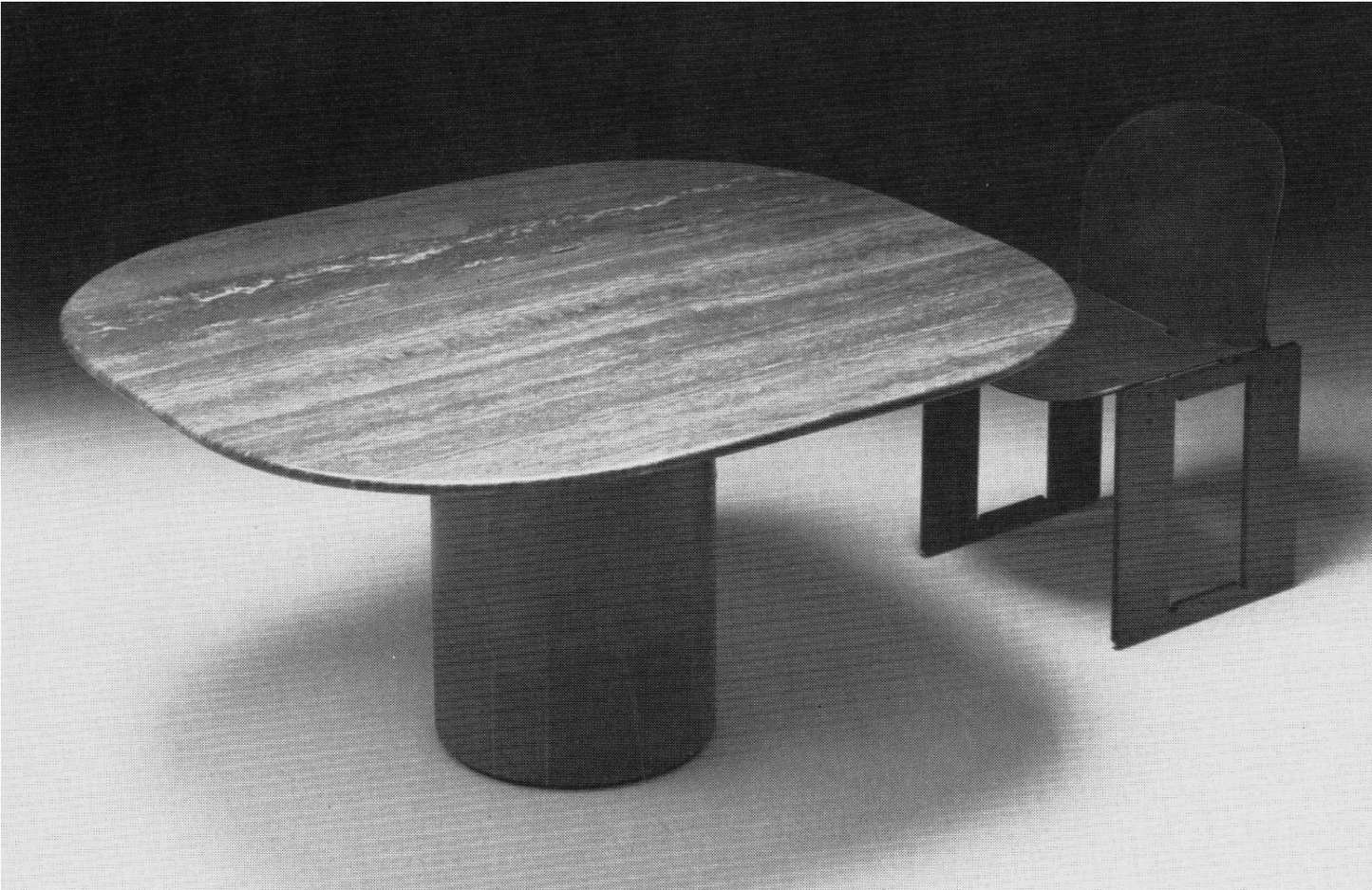 Afra & Tobia SCARPA Table modèle Tobia Alto Éditions B&B Italia 1974
